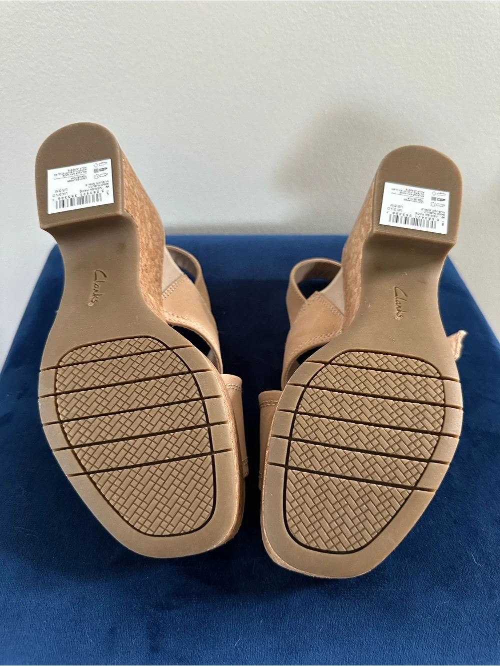 Clarks Collection NWOT Sand Nubuck Nerisa Pace Wedge Sandal, 6M